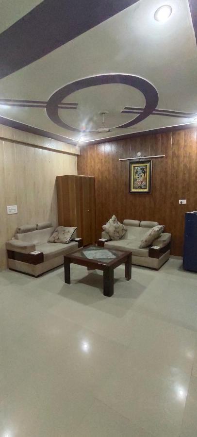 Apartamento Radha Madhav Vrindāvan Exterior foto