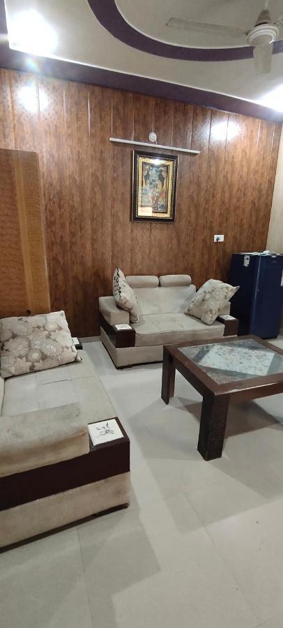 Apartamento Radha Madhav Vrindāvan Exterior foto