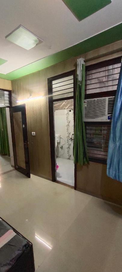 Apartamento Radha Madhav Vrindāvan Exterior foto